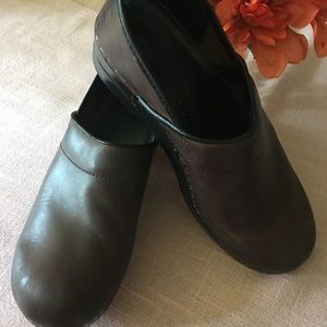 Dansko Clogs Brown  Oil Rubbed 39N Women’s